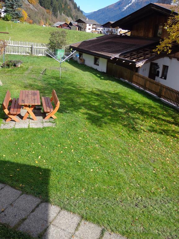 Апартаменты Sterzingerhof Нойштифт-им-Штубайталь Экстерьер фото