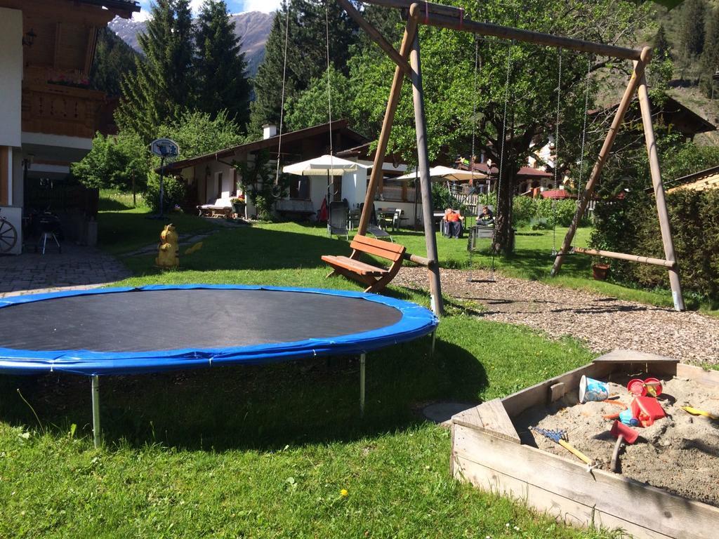 Апартаменты Sterzingerhof Нойштифт-им-Штубайталь Экстерьер фото